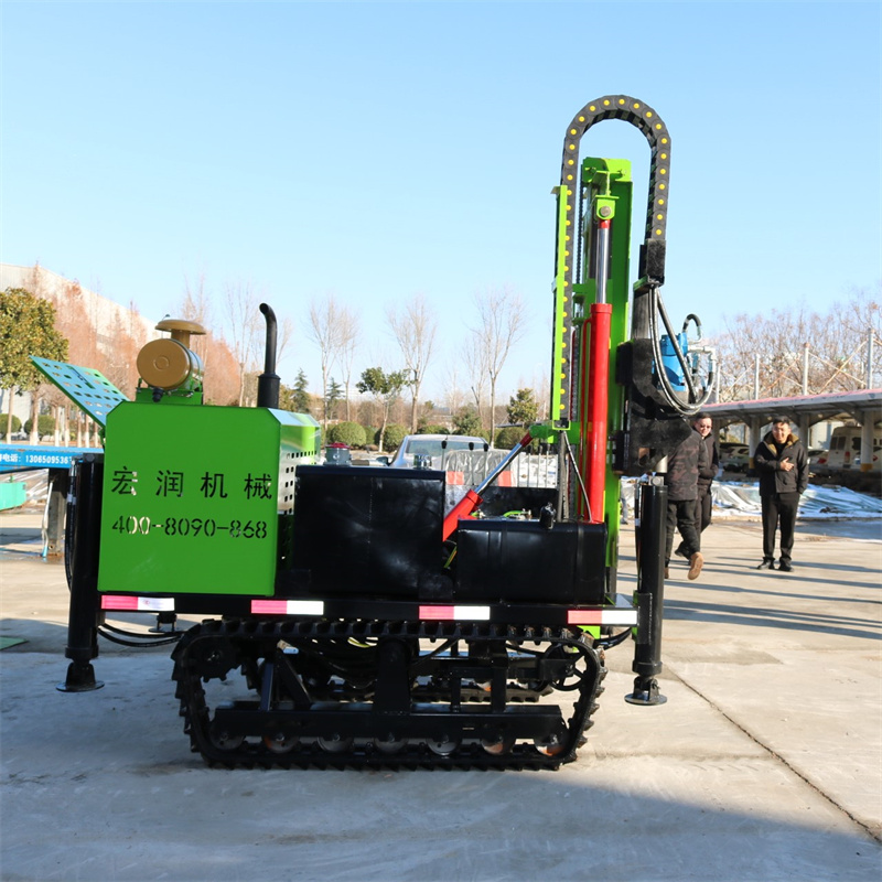 澳大利亞客戶蒞臨宏潤機(jī)械，深度考察潛孔鉆機(jī).jpg
